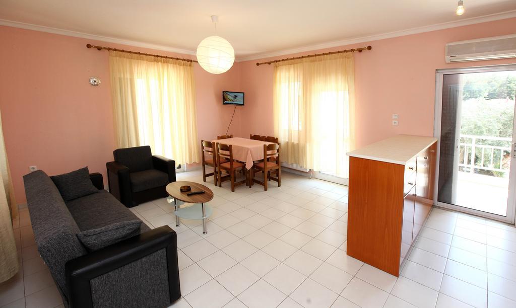 Amarilia Aparthotel Skala Rachoni  Quarto foto
