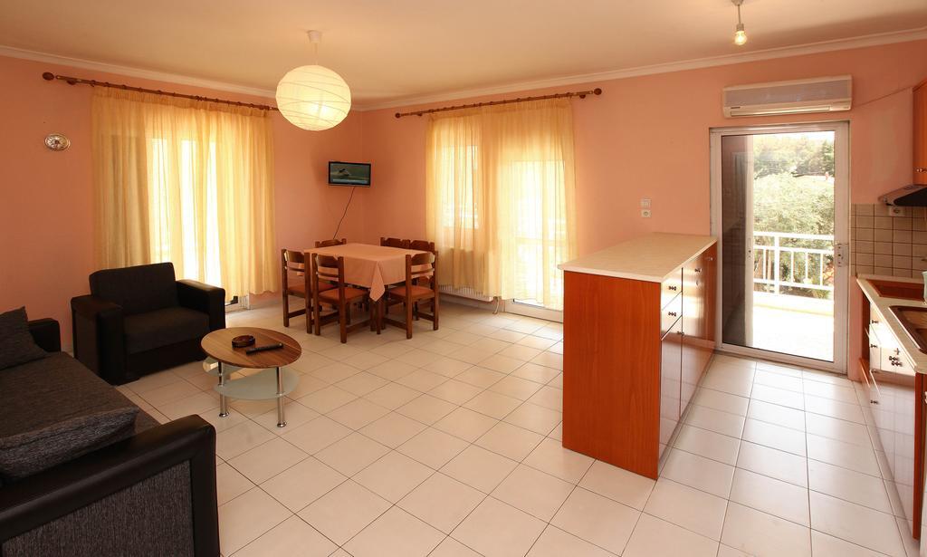 Amarilia Aparthotel Skala Rachoni  Exterior foto