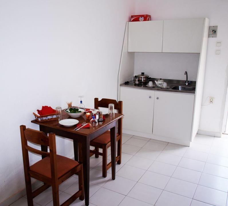 Amarilia Aparthotel Skala Rachoni  Quarto foto