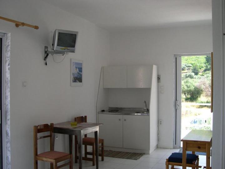 Amarilia Aparthotel Skala Rachoni  Quarto foto
